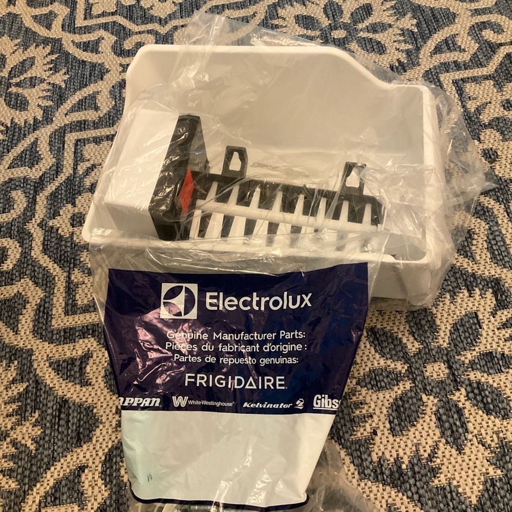 Frigidaire IM116000 Ice Maker Assembly Kit for Refrigerators, White - Picture 2 of 3